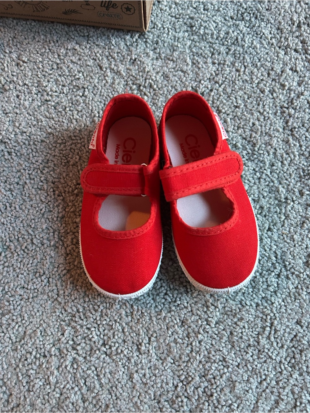 Cienta Mary Janes NIB